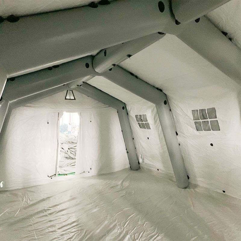 Lågtrycks 5,6 x 7,55 m mångsidigt uppblåsbart uppblåsbart tält för medelsnabb utbyggnad